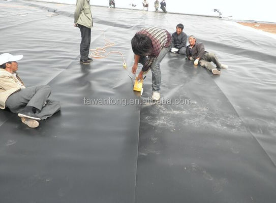 Геомембраны для рыбных резервуаров 2 мм Черный водонепроницаемый HDPE пластик Установка на месте