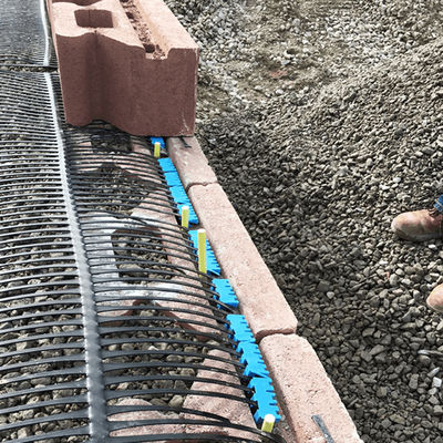 Высокая прочность 40kn/M HDPE одноосевая пластмассовая георешетка для 50 м длины ролика и 1 м ширины