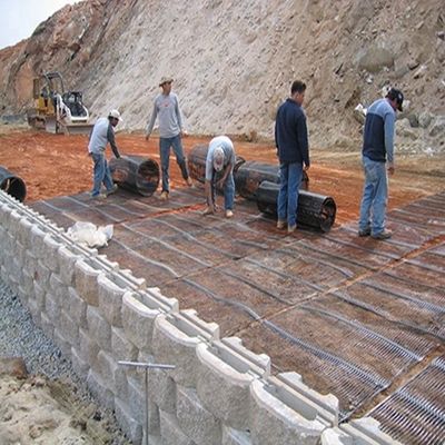 120KN HDPE Пластмассовая одноосевая геосетка для геосинтетической стабилизации 50 м длина ролика