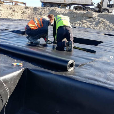 Стандарт CE 0,5 мм 1 мм гладкий HDPE прудовой подкладки для аквакультуры в Индонезии сырье