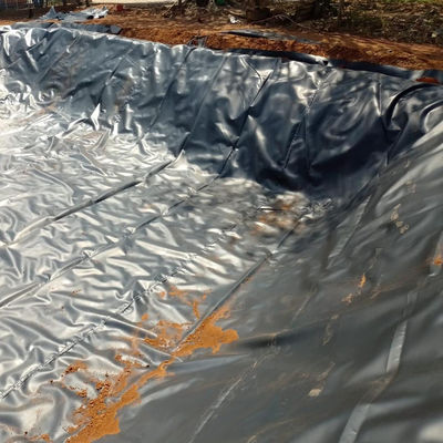 Ширина 2-8 м HDPE Геомембрановые плотины 0,75 мм толщина Бесплатный образец для воды рыбных прудов